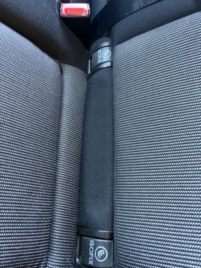 MERCEDES-BENZ E 200 usata, con Volante multifunzione