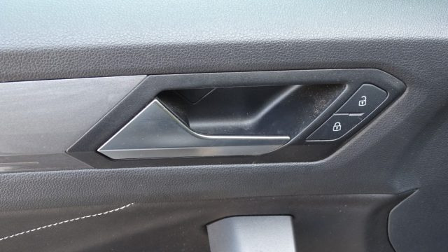 VOLKSWAGEN T-Roc usata 57