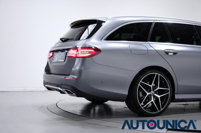 MERCEDES-BENZ E 220 usata 61