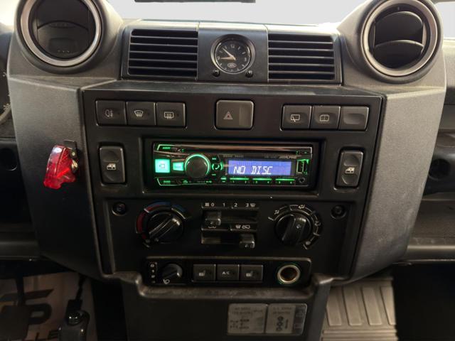 LAND ROVER Defender usata 16