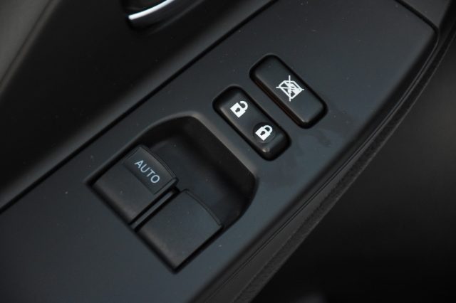 TOYOTA Yaris usata, con Specchietti laterali elettrici