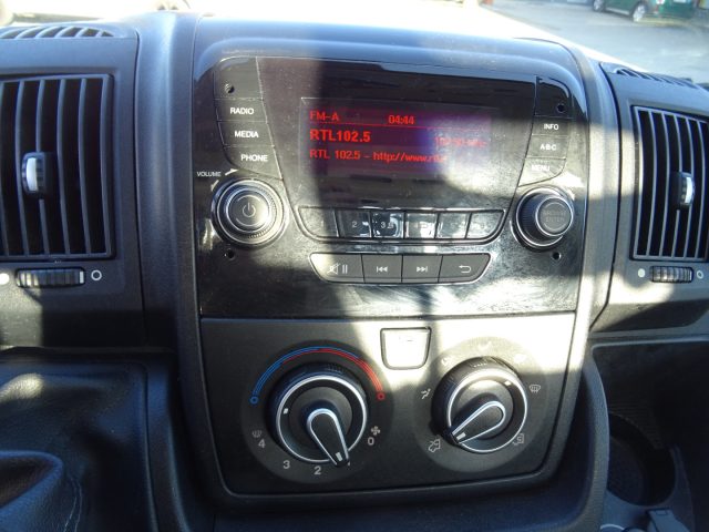 PEUGEOT Boxer usata, con Touch screen