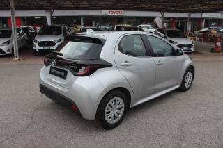 TOYOTA Yaris usata 21