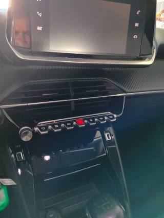 PEUGEOT 2008 usata, con Sensore di luce