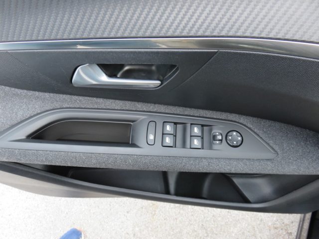 PEUGEOT 3008 usata, con Autoradio