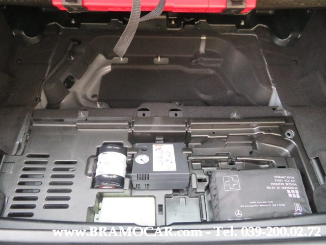 MERCEDES-BENZ GLB 180 usata, con Controllo vocale