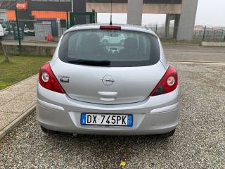 OPEL Corsa usata, con Autoradio