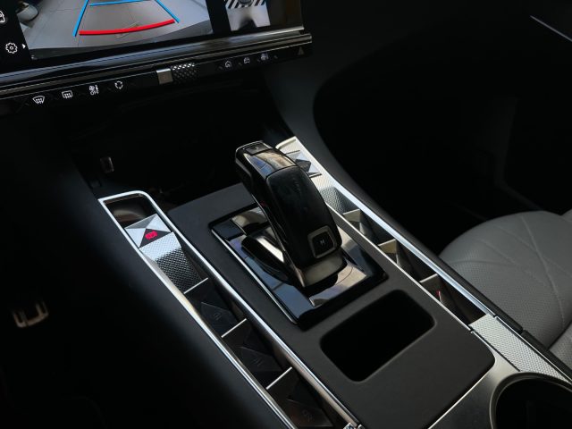 DS AUTOMOBILES DS 7 usata, con Schermo multifunzione interamente digitale