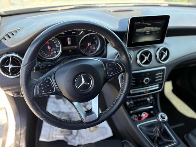 MERCEDES-BENZ GLA 180 usata, con Controllo automatico clima