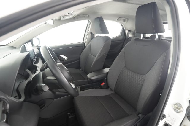TOYOTA Yaris usata 8