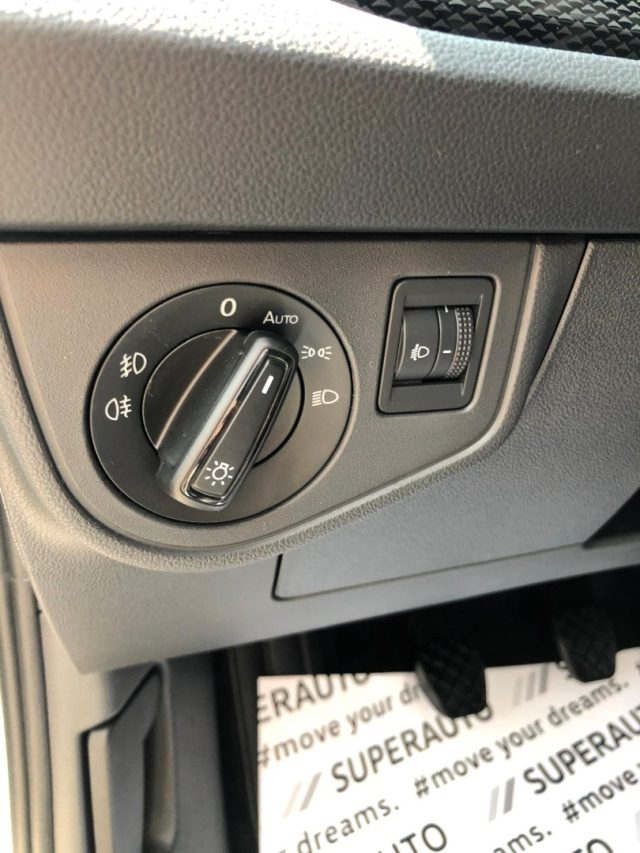 VOLKSWAGEN Taigo usata, con Touch screen