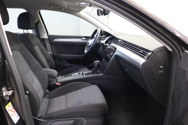 VOLKSWAGEN Passat Variant usata, con Servosterzo