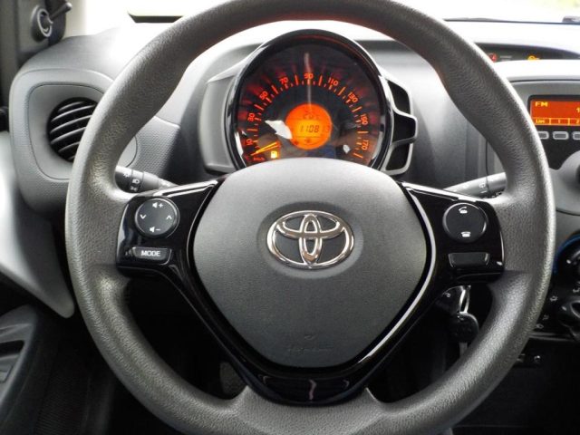 TOYOTA Aygo usata, con Airbag testa