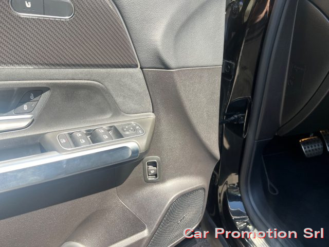 MERCEDES-BENZ GLB 200 usata, con Controllo automatico clima