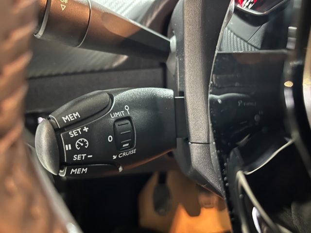 PEUGEOT 208 usata, con Volante in pelle