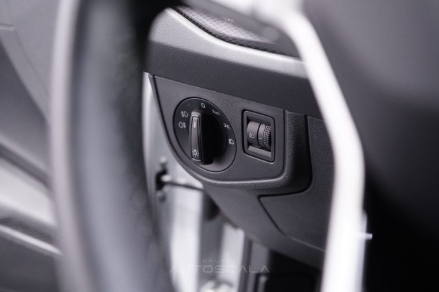 VOLKSWAGEN Taigo usata, con Fari LED