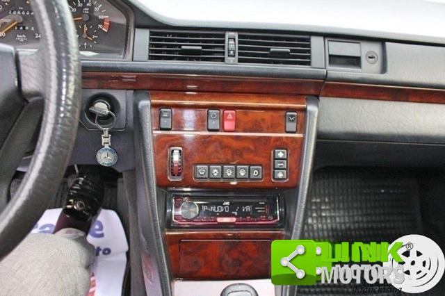 MERCEDES-BENZ E 200 usata 16