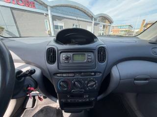 TOYOTA Yaris usata 18