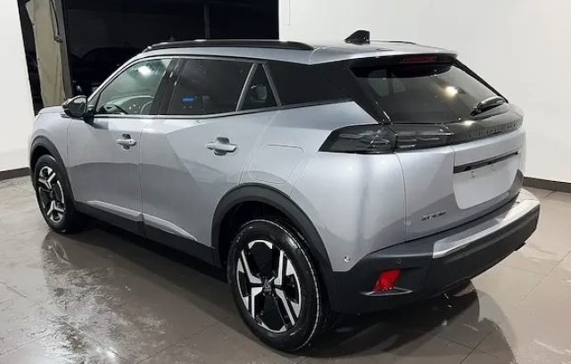 PEUGEOT 2008 usata, con Airbag