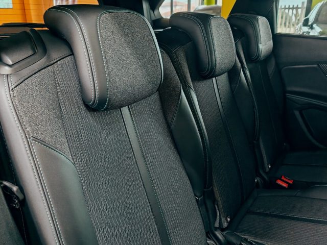 PEUGEOT 5008 usata, con Freno di stazionamento elettrico