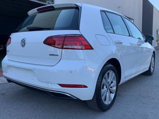 VOLKSWAGEN Golf usata, con USB