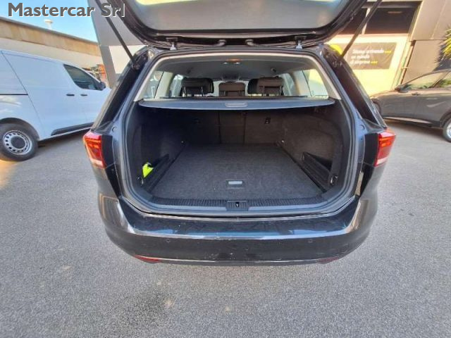 VOLKSWAGEN Passat Variant usata, con Alzacristalli elettrici
