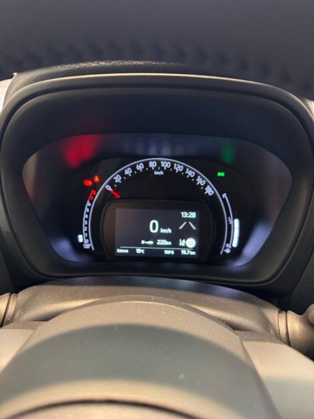 TOYOTA Aygo X usata, con Autoradio digitale
