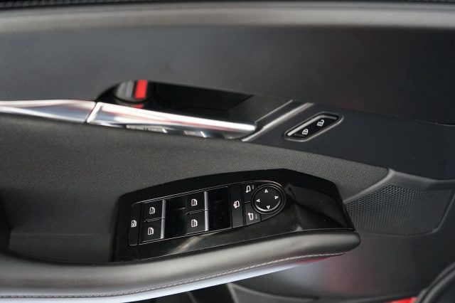 MAZDA CX-30 usata, con Riconoscimento dei segnali stradali