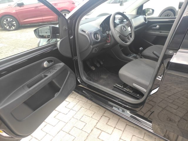 VOLKSWAGEN up! usata, con Frenata d