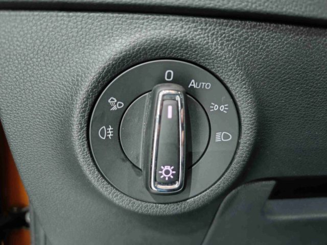 SKODA Karoq usata, con Bluetooth