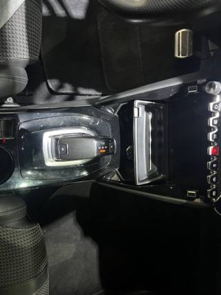 PEUGEOT 208 usata, con USB