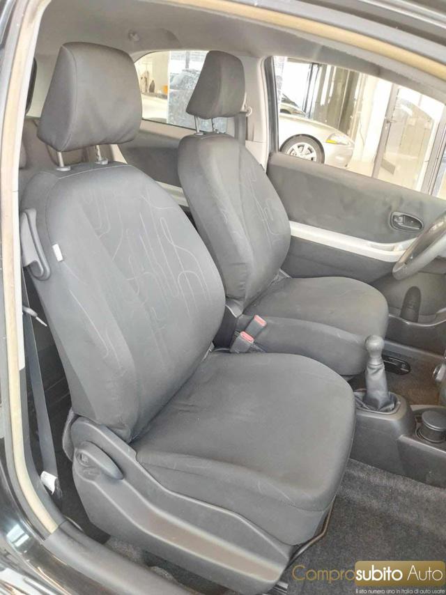 TOYOTA Yaris usata, con Specchietti laterali elettrici
