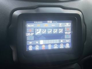 JEEP Renegade usata, con USB