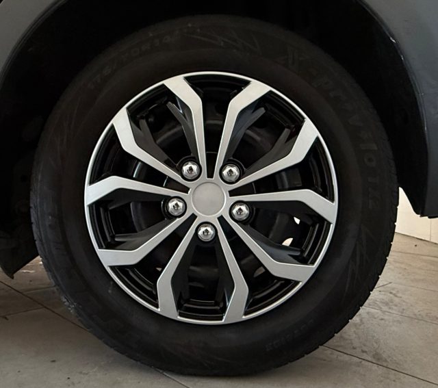 TOYOTA Yaris usata 7