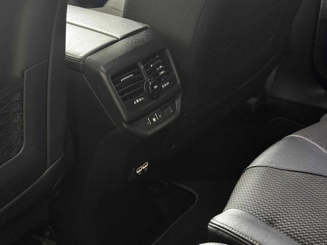 PEUGEOT 5008 usata, con Volante in pelle