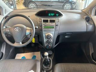 TOYOTA Yaris usata, con Sedile posteriore sdoppiato