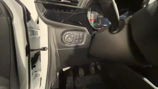 OPEL Corsa usata, con USB