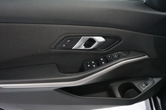 BMW 318 usata, con Bluetooth