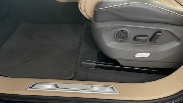VOLKSWAGEN Touareg usata, con Boardcomputer