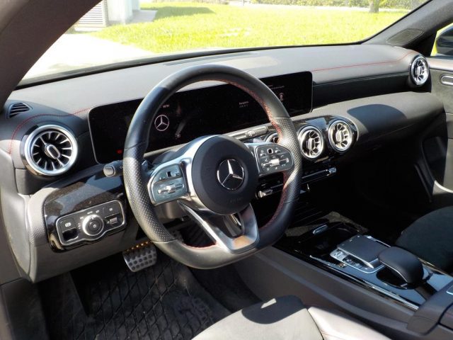 MERCEDES-BENZ CLA 200 usata, con Portellone posteriore elettrico