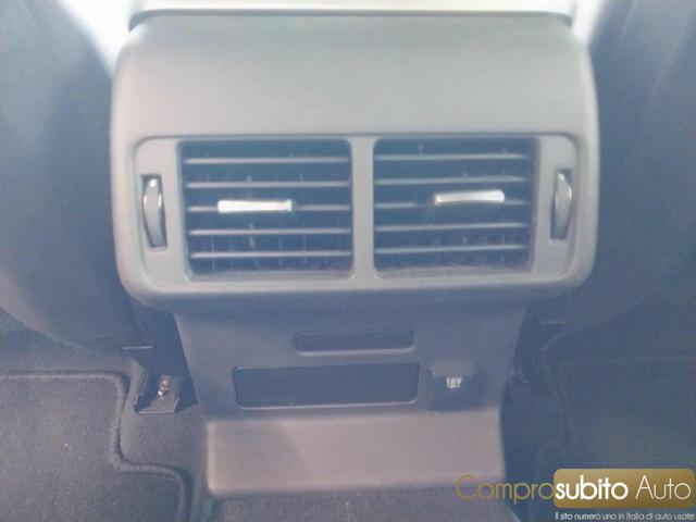 LAND ROVER Range Rover Velar usata, con Sistema di navigazione