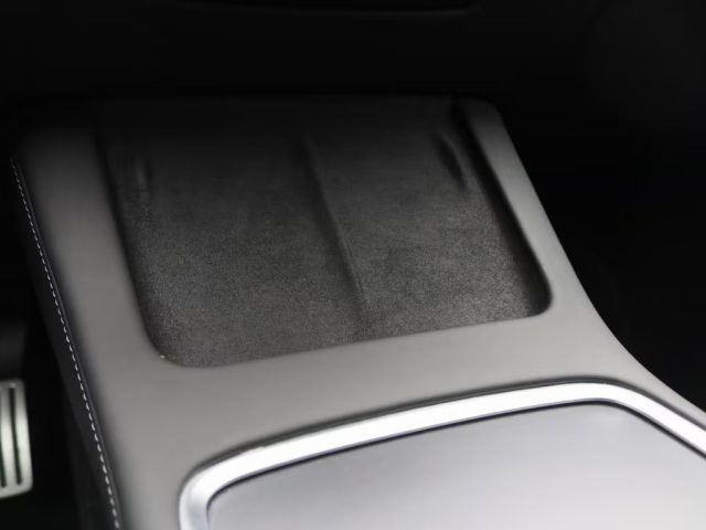 TESLA Model Y usata, con USB