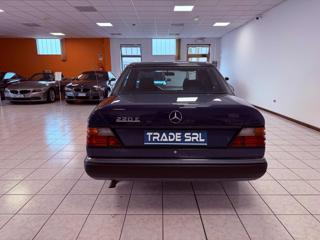 MERCEDES-BENZ E 220 usata, con Servosterzo