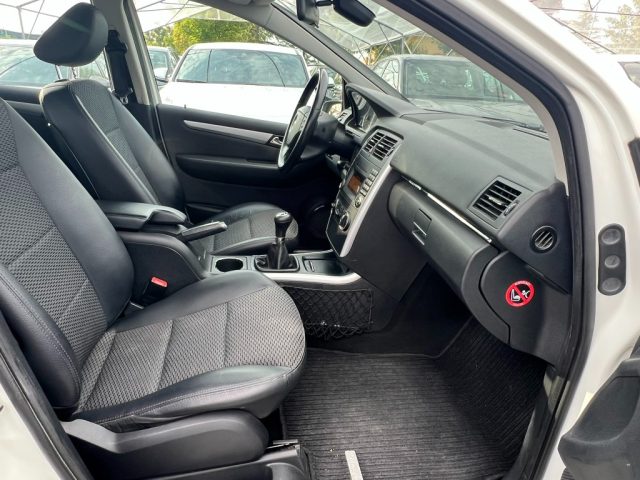 MERCEDES-BENZ B 180 usata, con Climatizzatore