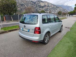 VOLKSWAGEN Touran usata, con Autoradio