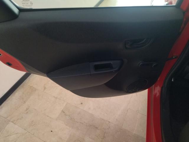 TOYOTA Yaris usata 15