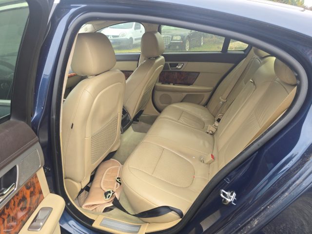 JAGUAR XF usata, con Autoradio