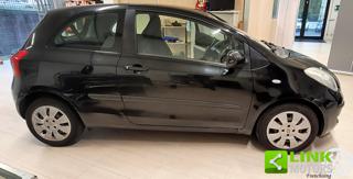 TOYOTA Yaris usata 9