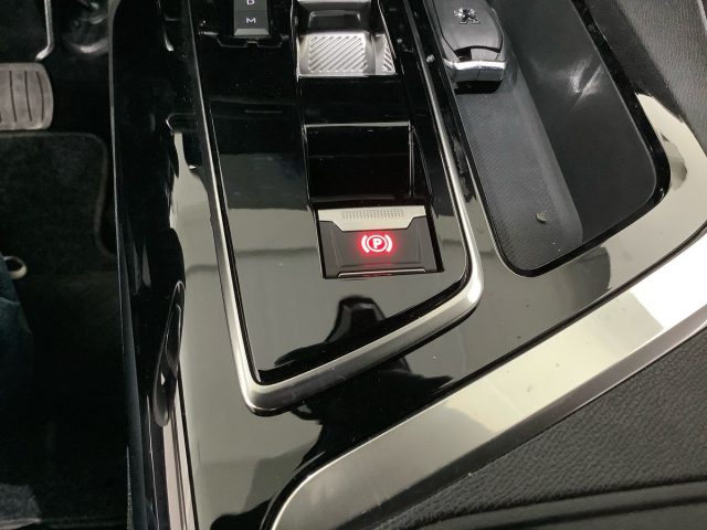 PEUGEOT 3008 usata, con Frenata d