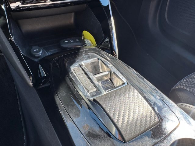 PEUGEOT 2008 usata, con Sistema di navigazione